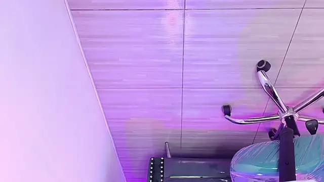 Snapshot of Zoe_swan chatting on February 2026 11:27:01 AM Zoe swan online show from February 2026 11:27:01 AM