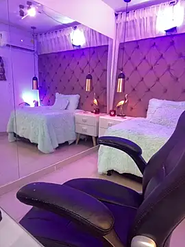 Auri   online show from March 2026 07:33:01 PM