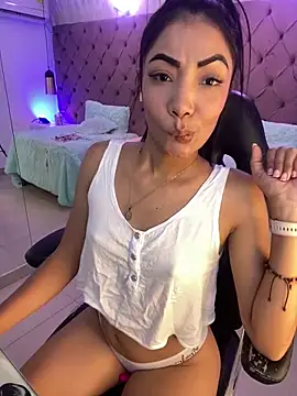 Auri   online show from March 2026 07:39:01 PM