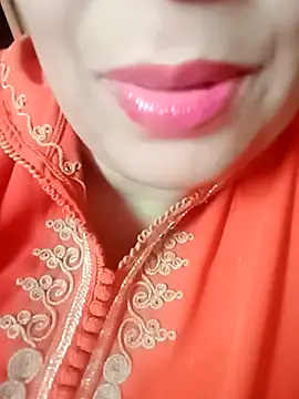 Snapshot of Naughty-Yousra chatting on May 2026 08:32:02 AM Naughty-Yousra online show from May 2026 08:32:02 AM