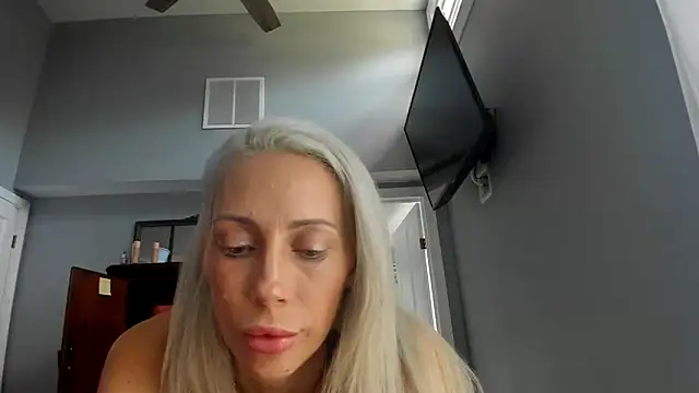 Snapshot of LindseyFAFO chatting on June 2026 03:29:02 PM LindseyFAFO online show from June 2026 03:29:02 PM