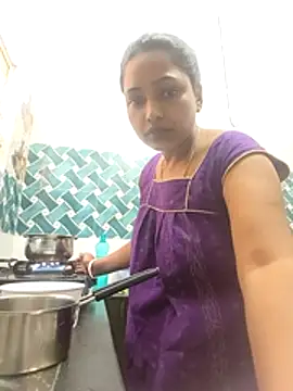 Hot-Tinaa online show from February 2026 03:18:01 AM