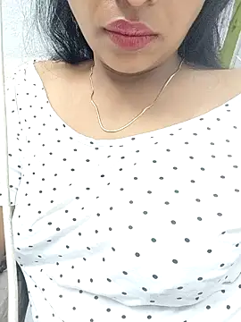 Hot-Tinaa online show from April 2026 12:33:01 AM