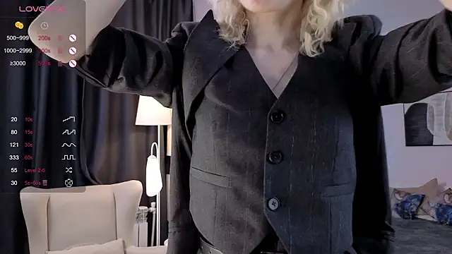 Snapshot of t_A_T_u chatting on February 2026 06:13:01 AM t A T u online show from February 2026 06:13:01 AM