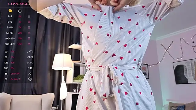 Snapshot of t_A_T_u chatting on February 2026 08:04:01 AM t A T u online show from February 2026 08:04:01 AM