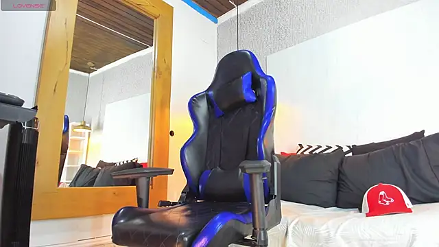 Snapshot of Dusan_Grey77 chatting on February 2026 04:08:01 AM Dusan Grey77 online show from February 2026 04:08:01 AM