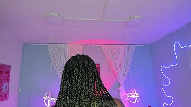 Snapshot of naomi_campell chatting on February 2026 07:32:02 PM naomi campell online show from February 2026 07:32:02 PM