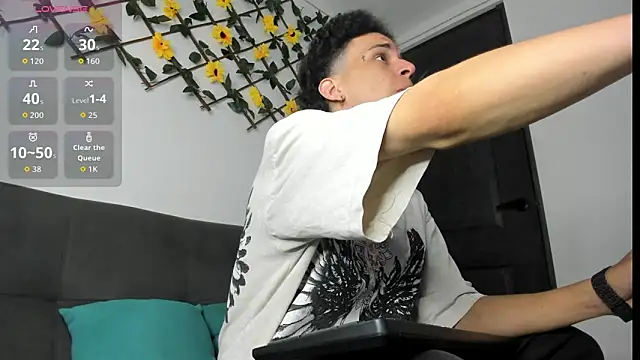 Snapshot of Maxxx_bigcockx chatting on June 2026 01:38:02 AM Maxxx bigcockx online show from June 2026 01:38:02 AM