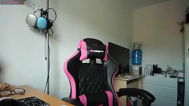 Yulian Milf online show from April 2026 11:00:01 AM