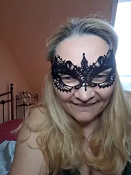 Snapshot of MaskedQueen77 chatting on April 2026 03:52:01 PM MaskedQueen77 online show from April 2026 03:52:01 PM