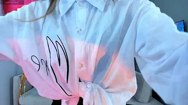 Snapshot of TreasaCrebs chatting on February 2026 07:07:01 PM TreasaCrebs online show from February 2026 07:07:01 PM