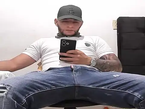 Snapshot of Tiger_job chatting on April 2026 05:06:01 AM Tiger job online show from April 2026 05:06:01 AM