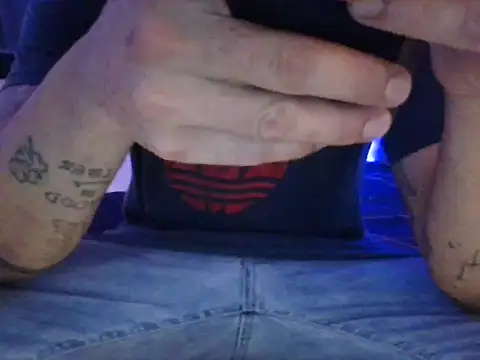 Snapshot of MRdxxx444 chatting on April 2026 01:47:01 AM MRdxxx444 online show from April 2026 01:47:01 AM