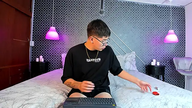 Evie demn online show from February 2026 08:25:02 PM