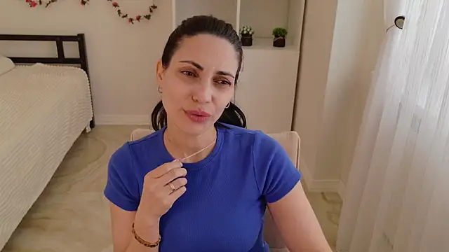 LovelyBeatrice online show from April 2026 11:02:02 AM