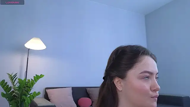 Snapshot of MillaKowal chatting on February 2026 06:23:01 AM MillaKowal online show from February 2026 06:23:01 AM