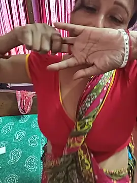 Snapshot of Little-Roshni chatting on June 2026 06:33:02 AM Little-Roshni online show from June 2026 06:33:02 AM