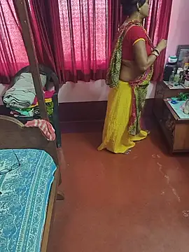 Snapshot of Little-Roshni chatting on June 2026 07:00:01 AM Little-Roshni online show from June 2026 07:00:01 AM