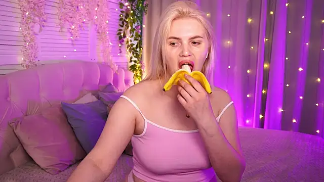 Snapshot of AmeliaWeells chatting on May 2026 03:57:02 AM AmeliaWeells online show from May 2026 03:57:02 AM
