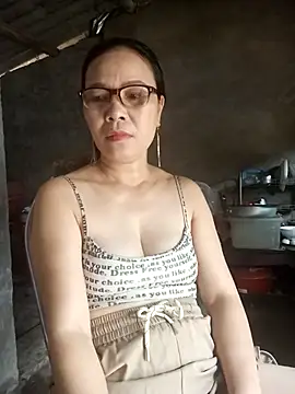 Snapshot of Nuna_689 chatting on April 2026 02:27:02 AM Nuna 689 online show from April 2026 02:27:02 AM
