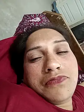 Cute-karisma1234 online show from February 2026 06:17:02 PM