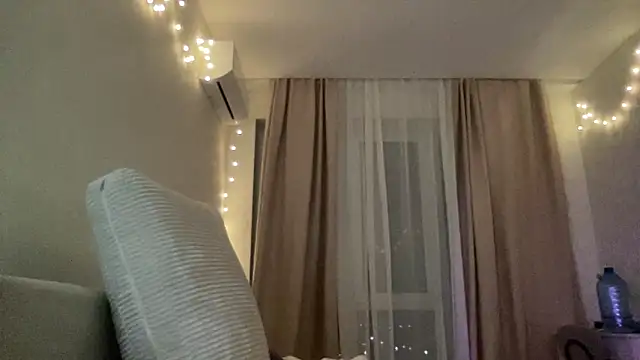 Lulu Di online show from April 2026 07:33:01 PM