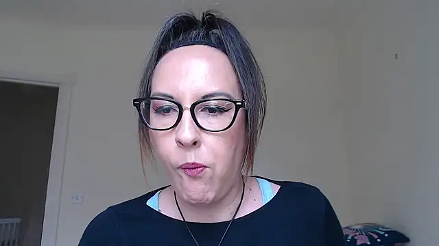 Snapshot of PsychicDominatrix chatting on May 2026 01:31:01 PM PsychicDominatrix online show from May 2026 01:31:01 PM