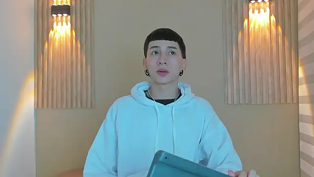 lian cameron online show from February 2026 03:58:01 AM