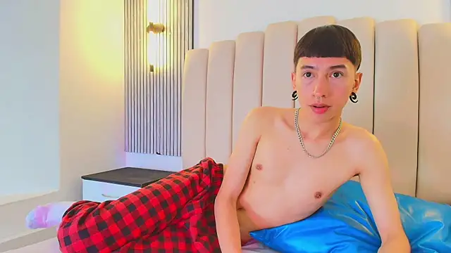 lian cameron online show from April 2026 03:45:01 AM