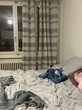 Snapshot of Melissa-suisse chatting on February 2026 07:28:01 PM Melissa-suisse online show from February 2026 07:28:01 PM