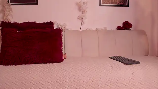 Snapshot of Naomi_bennet chatting on February 2026 10:22:02 AM Naomi bennet online show from February 2026 10:22:02 AM