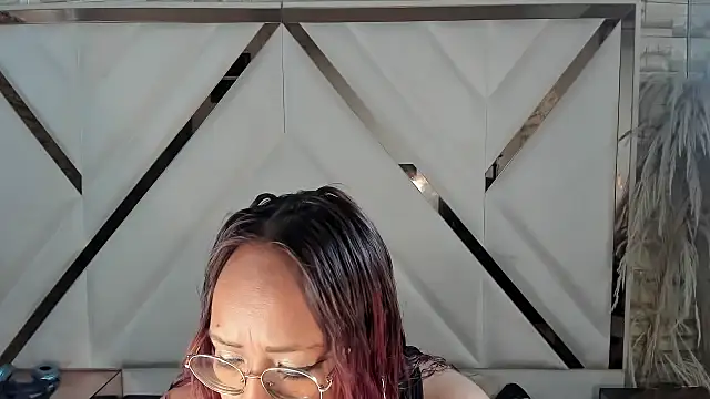 Snapshot of Shara_Oz chatting on February 2026 02:31:01 AM Shara Oz online show from February 2026 02:31:01 AM