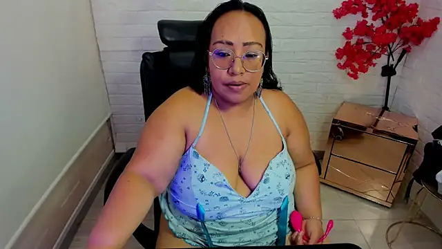 Snapshot of Shara_Oz chatting on May 2026 01:18:02 PM Shara Oz online show from May 2026 01:18:02 PM