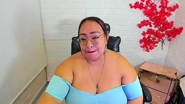 Snapshot of Shara_Oz chatting on May 2026 12:46:02 PM Shara Oz online show from May 2026 12:46:02 PM