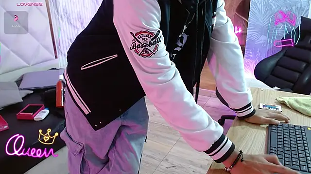 Snapshot of osamu_tay chatting on February 2026 11:37:02 AM osamu tay online show from February 2026 11:37:02 AM