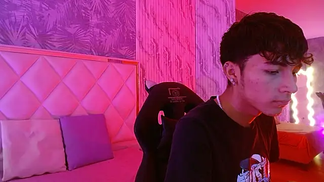 Snapshot of osamu_tay chatting on February 2026 11:30:01 AM osamu tay online show from February 2026 11:30:01 AM