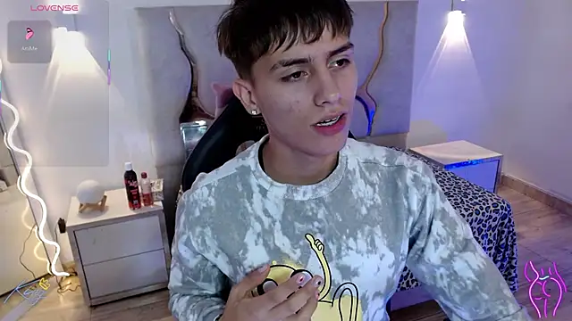 Snapshot of EVAN_TAY chatting on February 2026 03:11:01 AM EVAN TAY online show from February 2026 03:11:01 AM