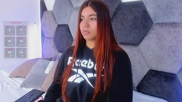 Snapshot of DulceJones chatting on February 2026 08:47:01 PM DulceJones online show from February 2026 08:47:01 PM