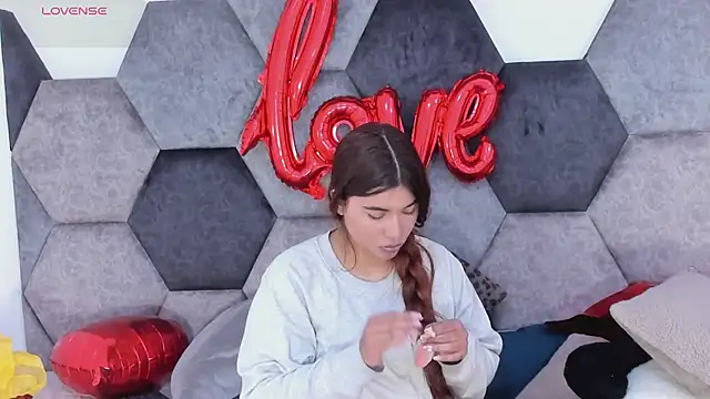 Snapshot of DulceJones chatting on February 2026 08:15:01 PM DulceJones online show from February 2026 08:15:01 PM