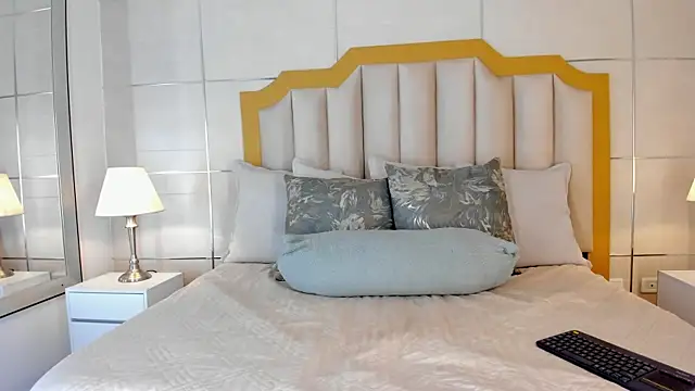 Snapshot of Crystal_Rose__ chatting on February 2026 11:35:02 AM Crystal Rose online show from February 2026 11:35:02 AM