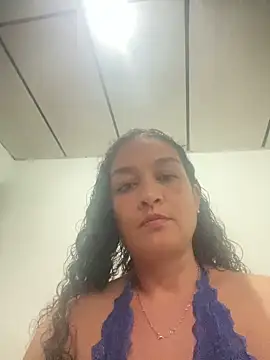 Snapshot of Rosalinda_77 chatting on May 2026 09:42:02 PM Rosalinda 77 online show from May 2026 09:42:02 PM