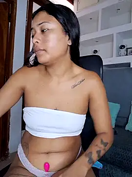 Snapshot of Layla_em chatting on March 2026 12:18:01 PM Layla em online show from March 2026 12:18:01 PM