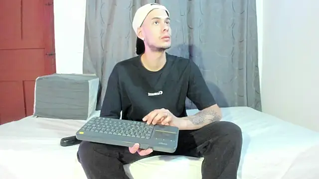 Snapshot of Vlad__night chatting on May 2026 03:48:01 AM Vlad night online show from May 2026 03:48:01 AM