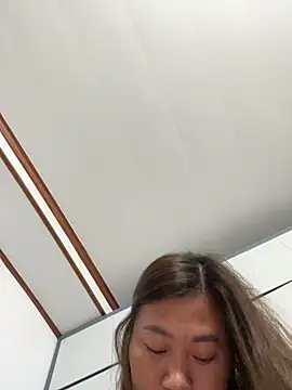 Puka2001 online show from April 2026 05:50:01 PM