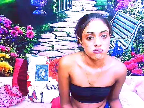 Snapshot of IndianPretty14u2Luv chatting on May 2026 06:40:02 AM IndianPretty14u2Luv online show from May 2026 06:40:02 AM