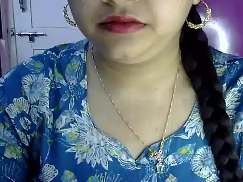 Snapshot of Cute_Aliyaa chatting on June 2026 01:08:02 PM Cute Aliyaa online show from June 2026 01:08:02 PM