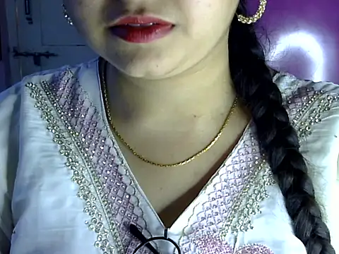 Snapshot of Cute_Aliyaa chatting on July 2026 01:04:02 PM Cute Aliyaa online show from July 2026 01:04:02 PM