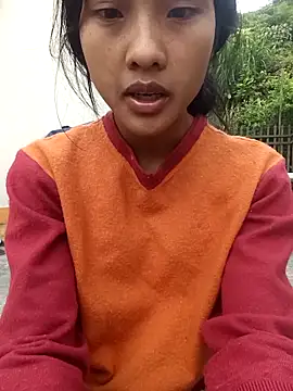 Snapshot of Hoa-tuylip chatting on April 2026 01:10:02 AM Hoa-tuylip online show from April 2026 01:10:02 AM