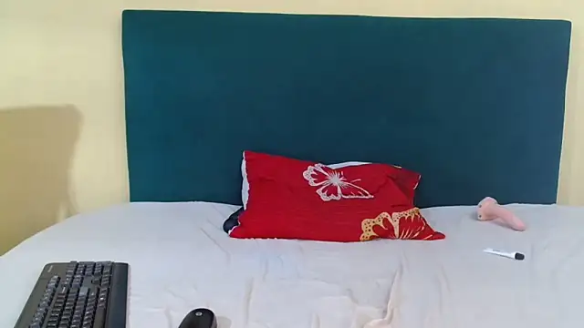 FreakyMelanin18 online show from April 2026 08:01:02 PM