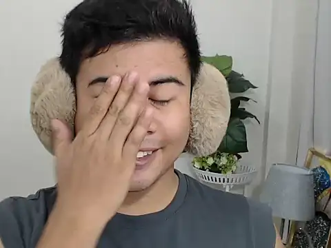 Snapshot of beraldick chatting on February 2026 10:25:02 AM beraldick online show from February 2026 10:25:02 AM